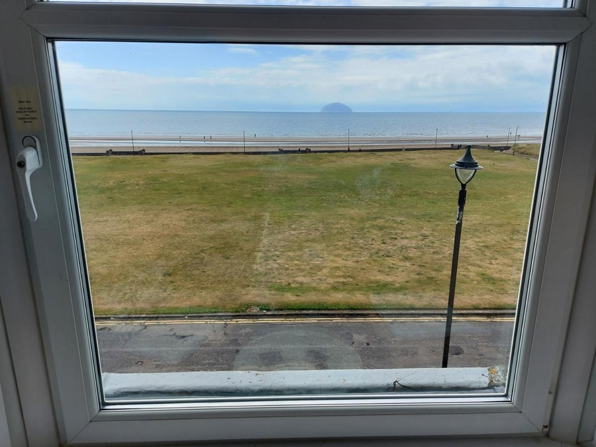 Girvan Guest House Eksteriør billede